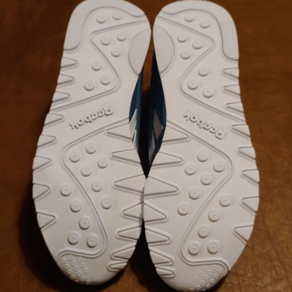 NIB Reebok Classic shoes - Picture 4 of 4